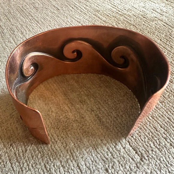 Vintage Mid Century solid Copper and Black wave cuff Bracelet - Picture 4 of 8